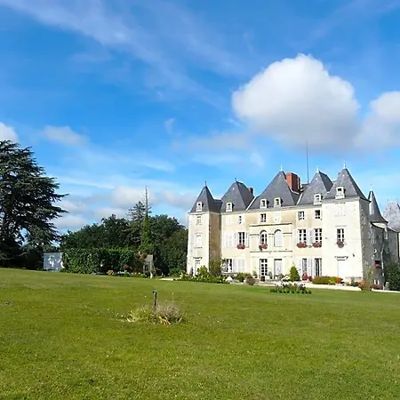 Couette-café Château De Piolant 3*