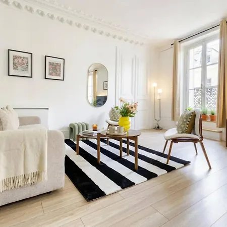 Chateau De Piolant Eiffel Tower 3*