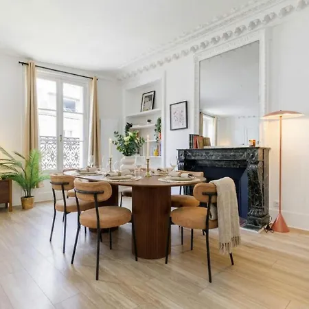 Chateau De Piolant Eiffel Tower 3* Paris